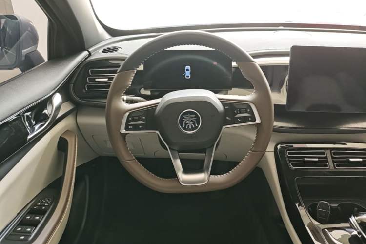 Used BYD Qin PLUS 2024 HONOR Edition DM-i 55KM Leading Model Steering Wheel