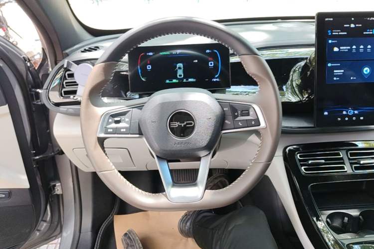 Used BYD Qin PLUS 2024 HONOR Edition DM-i 55KM Leading Model Steering Wheel