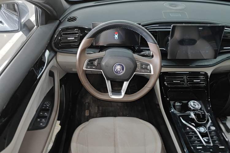 Used BYD Qin PLUS 2024 HONOR Edition DM-i 55KM Leading Model Steering Wheel
