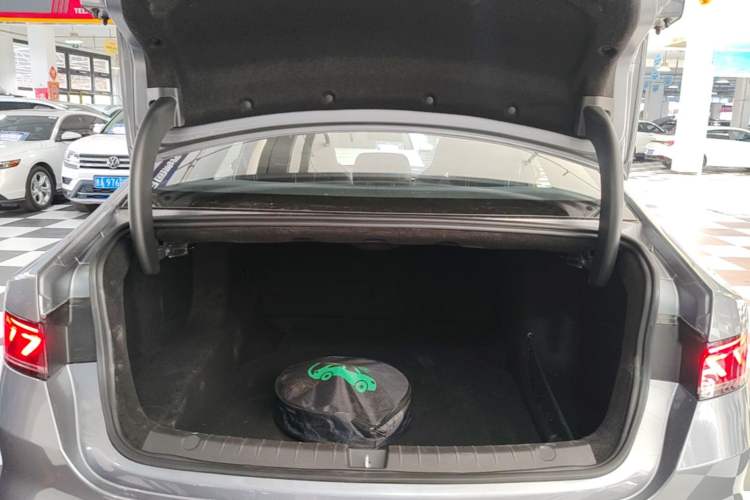Used BYD Qin PLUS 2024 HONOR Edition DM-i 55KM Leading Model Trunk