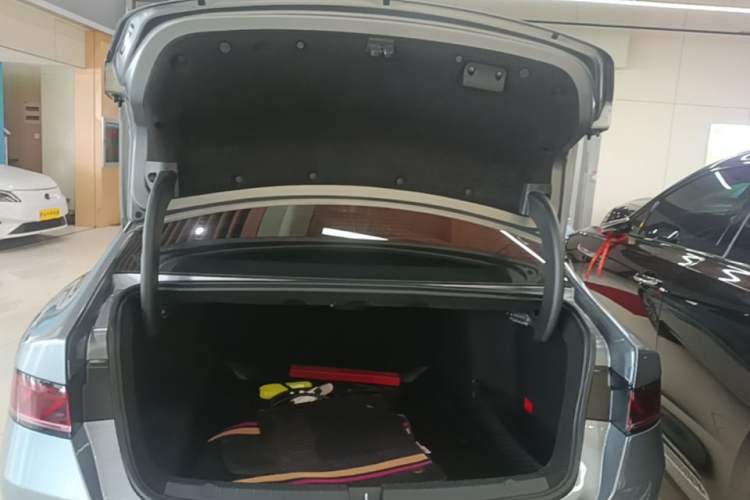 Used BYD Qin PLUS 2024 HONOR Edition DM-i 55KM Leading Model Trunk