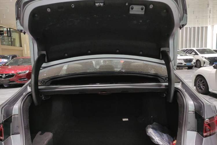 Used BYD Qin PLUS 2024 HONOR Edition DM-i 55KM Leading Model Trunk