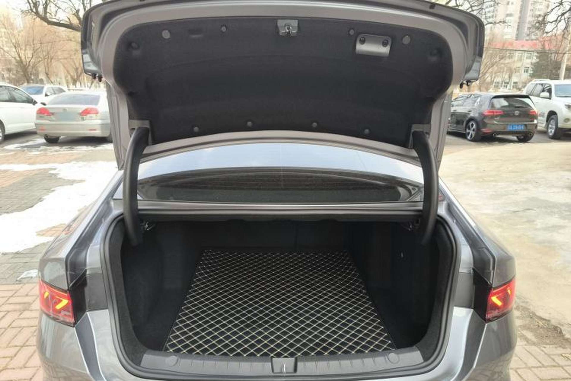 Used BYD Qin PLUS 2024 Honor Edition EV 510KM Leading Model Trunk