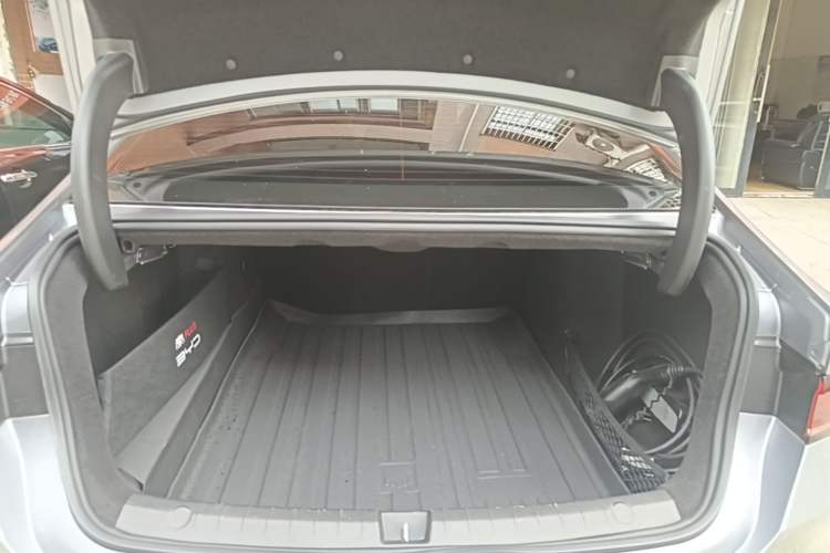 Used BYD Qin PLUS 2024 HONOR Edition DM-i 55KM Leading Model Trunk