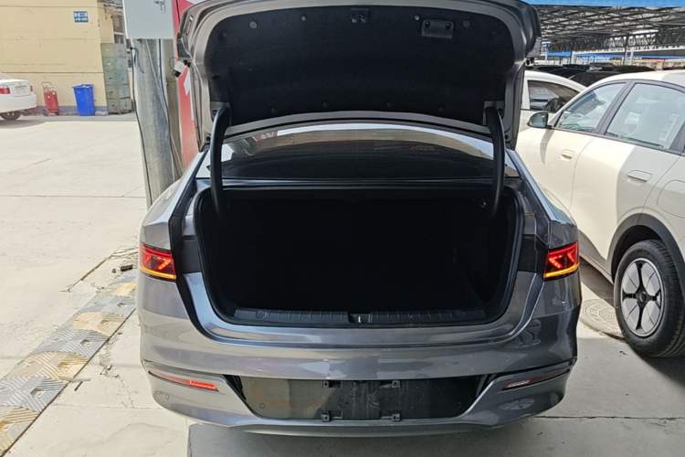 Used BYD Qin PLUS 2024 HONOR Edition DM-i 55KM Leading Model Trunk