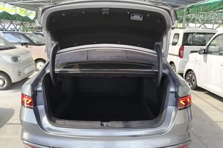 Used BYD Qin PLUS 2024 HONOR Edition DM-i 55KM Leading Model Trunk
