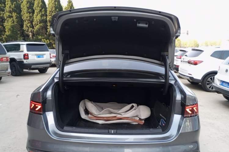 Used BYD Qin PLUS 2024 HONOR Edition DM-i 55KM Leading Model Trunk