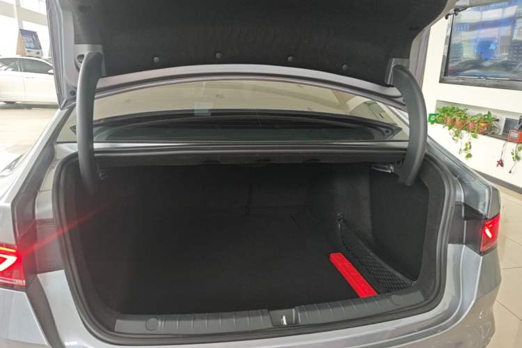 Used BYD Qin PLUS 2024 HONOR Edition DM-i 55KM Leading Model Trunk