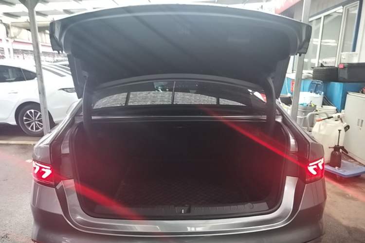 Used BYD Qin PLUS 2024 HONOR Edition DM-i 55KM Leading Model Trunk