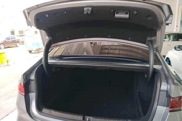 Used BYD Qin PLUS 2024 HONOR Edition DM-i 55KM Leading Model Trunk