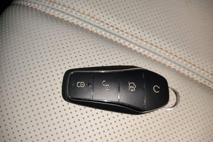 Used BYD Qin PLUS 2024 HONOR Edition DM-i 55KM Leading Model Vehicle Key