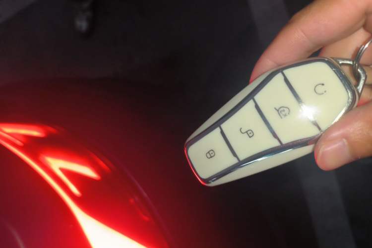 Used BYD Qin PLUS 2024 HONOR Edition DM-i 55KM Leading Model Vehicle Key