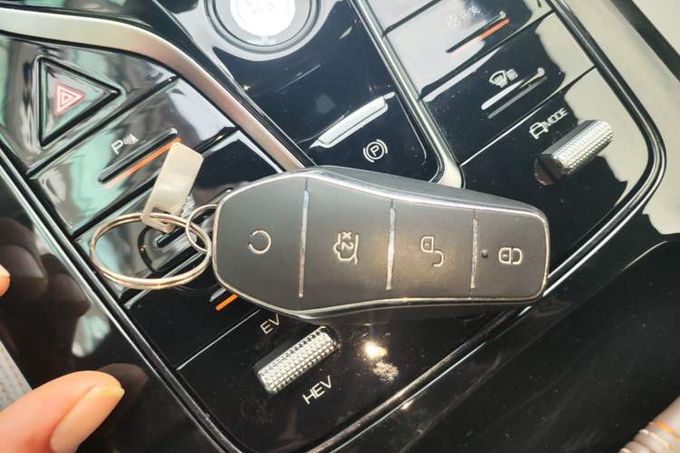 Used BYD Qin PLUS 2024 HONOR Edition DM-i 55KM Leading Model Vehicle Key