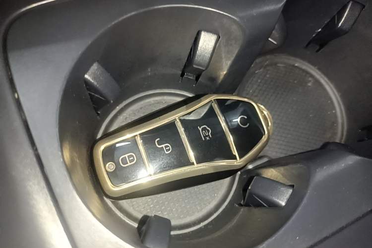 Used BYD Qin PLUS 2024 Honor Edition EV 420KM Leading Model Vehicle Key