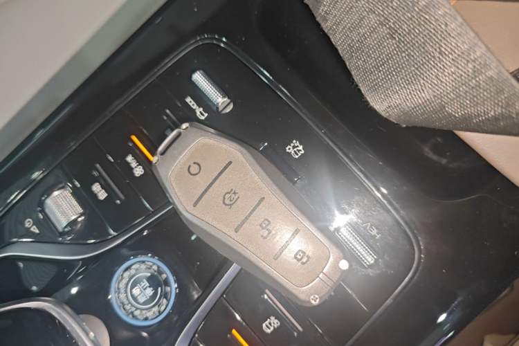 Used BYD Qin PLUS 2024 HONOR Edition DM-i 55KM Leading Model Vehicle Key