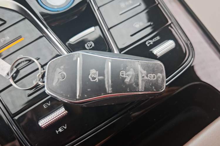 Used BYD Qin PLUS 2024 HONOR Edition DM-i 55KM Leading Model Vehicle Key