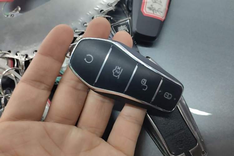 Used BYD Qin PLUS 2024 HONOR Edition DM-i 55KM Leading Model Vehicle Key