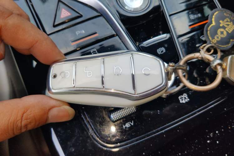 Used BYD Qin PLUS 2024 HONOR Edition DM-i 55KM Leading Model Vehicle Key