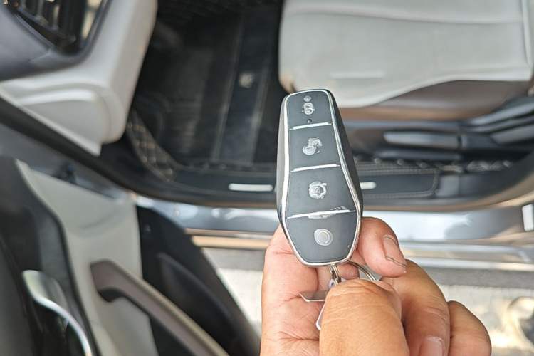 Used BYD Qin PLUS 2024 HONOR Edition DM-i 55KM Leading Model Vehicle Key