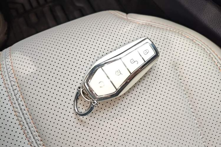 Used BYD Qin PLUS 2024 HONOR Edition DM-i 55KM Leading Model Vehicle Key