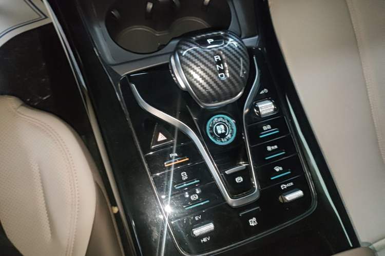 Used BYD Qin PLUS 2024 HONOR Edition DM-i 55KM Leading Model Audio And AC Panel