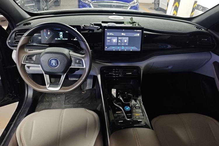 Used BYD Qin PLUS 2024 HONOR Edition DM-i 55KM Leading Model Center Console