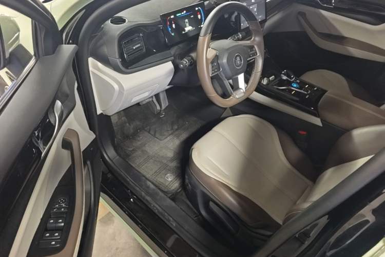 Used BYD Qin PLUS 2024 HONOR Edition DM-i 55KM Leading Model Driver Seat