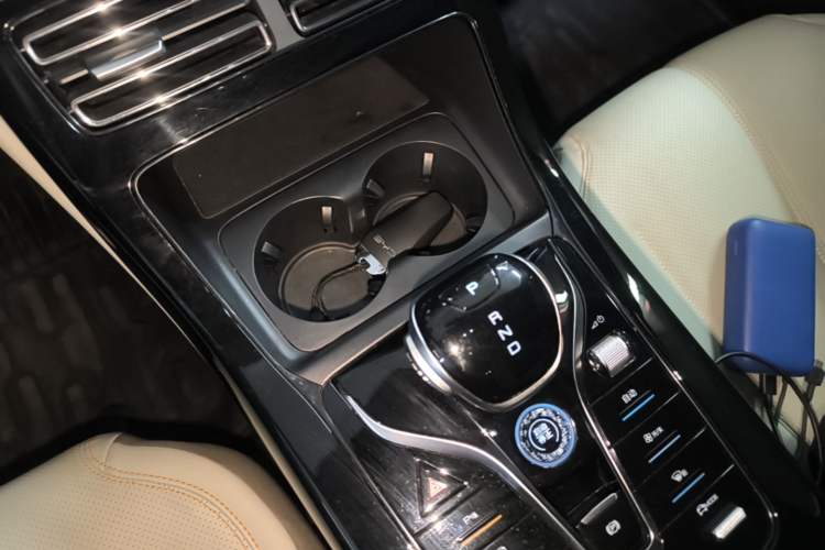 Used BYD Qin PLUS 2024 HONOR Edition DM-i 55KM Leading Model Gear Lever