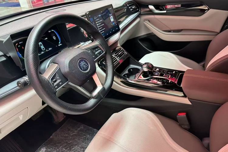 Used BYD Qin PLUS 2024 HONOR Edition DM-i 55KM Leading Model Interior 1