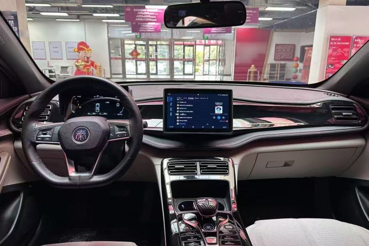 Used BYD Qin PLUS 2024 HONOR Edition DM-i 55KM Leading Model Interior 3