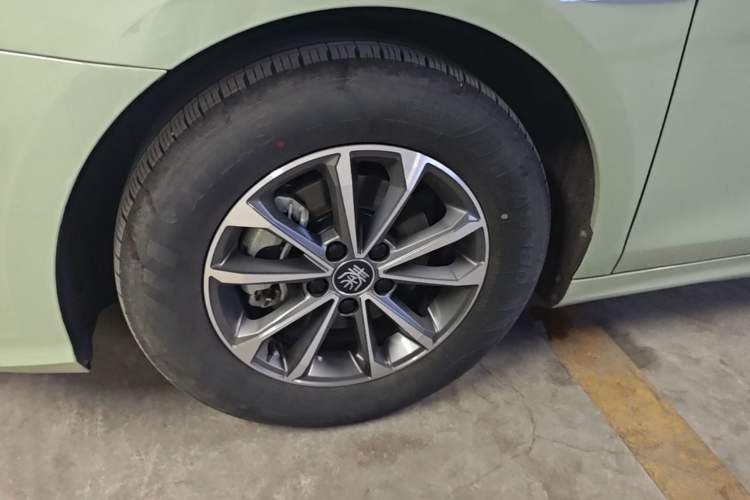 Used BYD Qin PLUS 2024 HONOR Edition DM-i 55KM Leading Model Left Front Wheel Hub