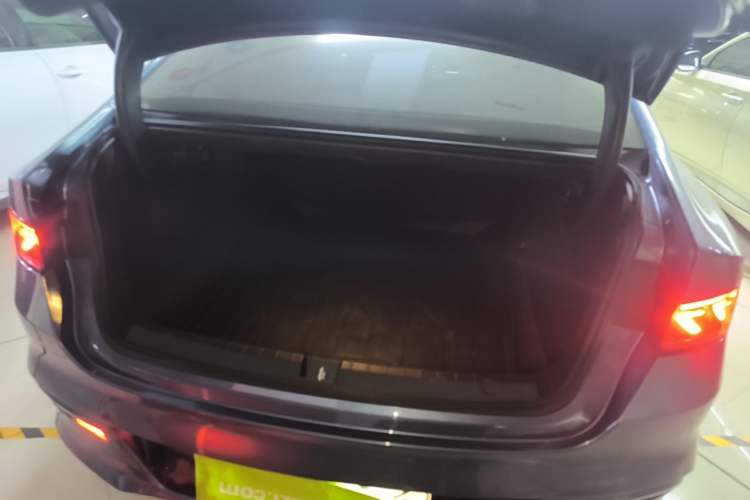 Used BYD Qin PLUS 2024 HONOR Edition DM-i 55KM Leading Model Trunk