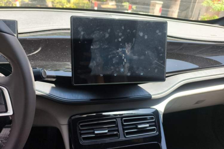 Used BYD Qin PLUS 2024 HONOR Edition DM-i 55KM Leading Model Audio And AC Panel