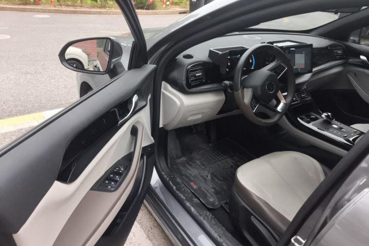 Used BYD Qin PLUS 2024 HONOR Edition DM-i 55KM Leading Model Driver Seat