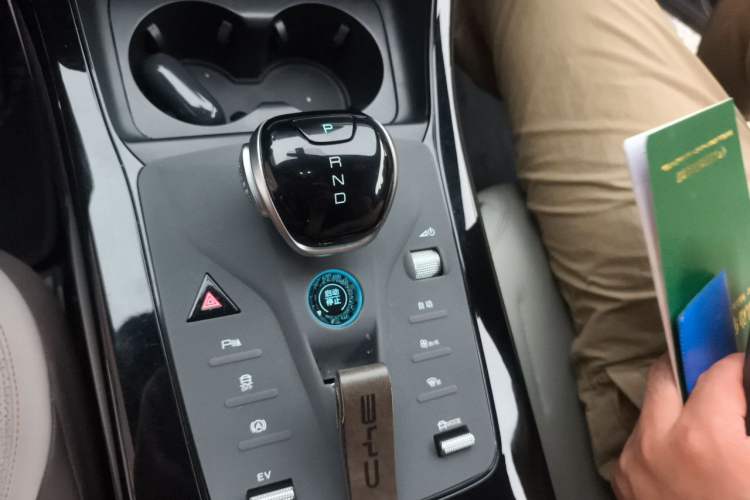 Used BYD Qin PLUS 2024 HONOR Edition DM-i 55KM Leading Model Gear Lever