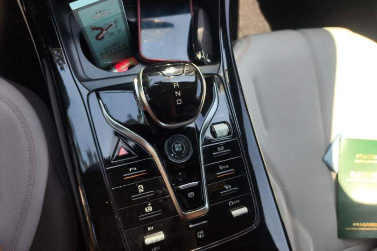 Used BYD Qin PLUS 2024 HONOR Edition DM-i 55KM Leading Model Gear Lever