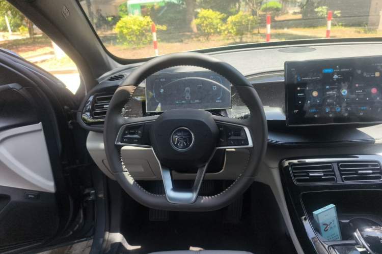 Used BYD Qin PLUS 2024 HONOR Edition DM-i 55KM Leading Model Steering Wheel