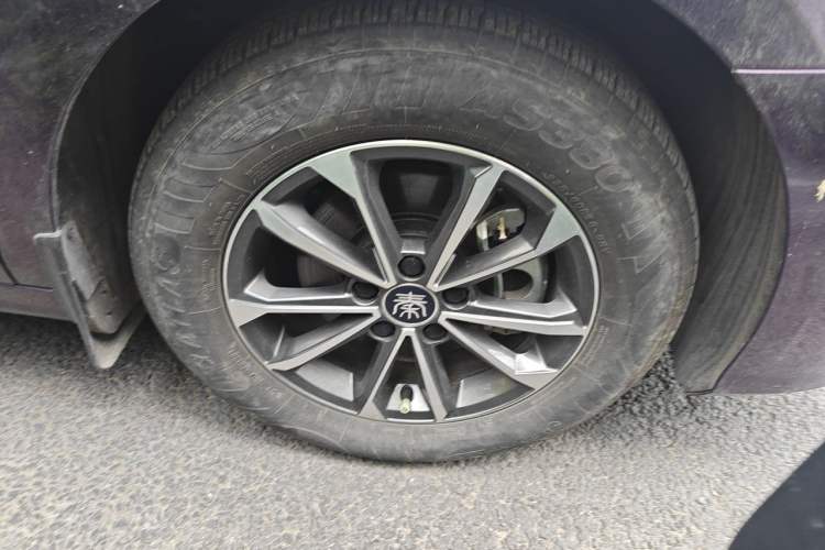 Used BYD Qin PLUS 2024 HONOR Edition DM-i 55KM Leading Model Right Front Wheel Hub
