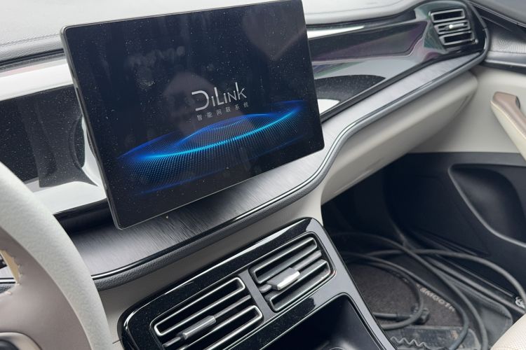 Used BYD Qin PLUS 2024 HONOR Edition DM-i 55KM Leading Model Audio And AC Panel