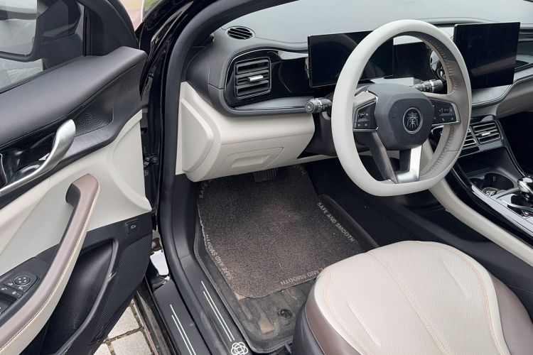 Used BYD Qin PLUS 2024 HONOR Edition DM-i 55KM Leading Model Interior 2