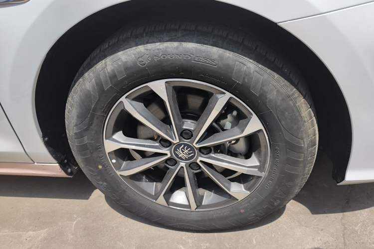 Used BYD Qin PLUS 2024 HONOR Edition DM-i 55KM Leading Model Right Front Wheel Hub