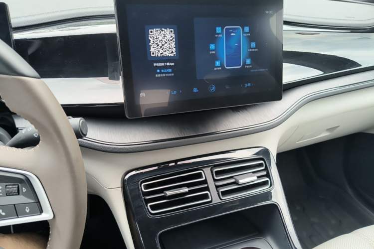 Used BYD Qin PLUS 2024 HONOR Edition DM-i 55KM Leading Model Audio And AC Panel