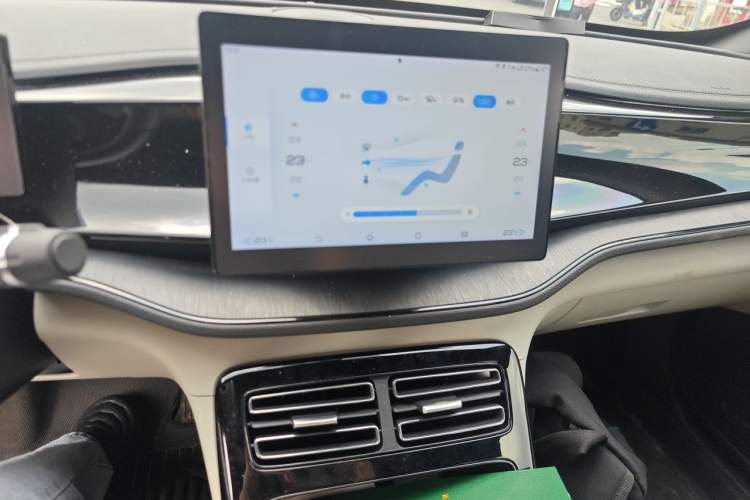 Used BYD Qin PLUS 2024 HONOR Edition DM-i 55KM Leading Model Audio And AC Panel