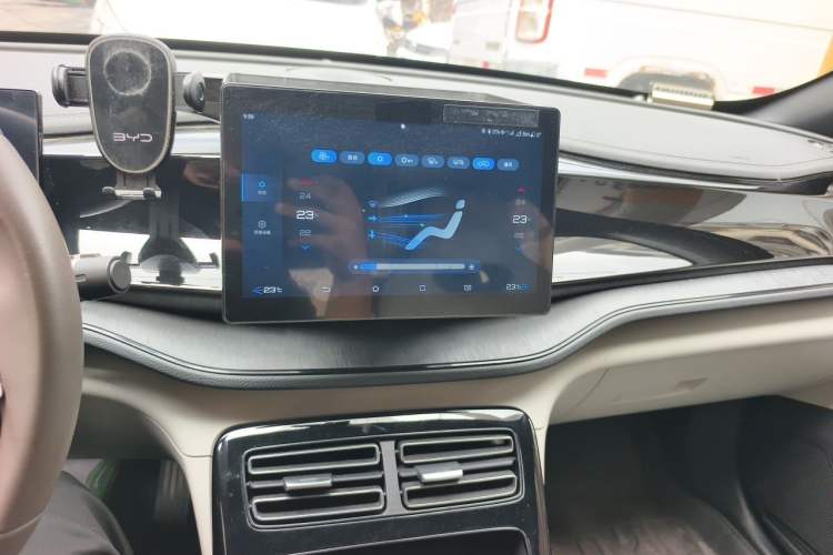 Used BYD Qin PLUS 2024 HONOR Edition DM-i 55KM Leading Model Audio And AC Panel