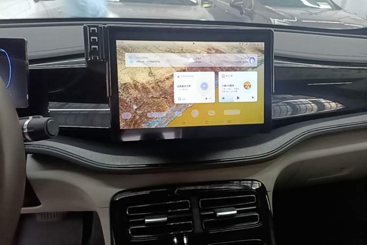 Used BYD Qin PLUS 2024 HONOR Edition DM-i 55KM Leading Model Audio And AC Panel