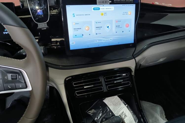 Used BYD Qin PLUS 2024 HONOR Edition DM-i 55KM Leading Model Audio And AC Panel