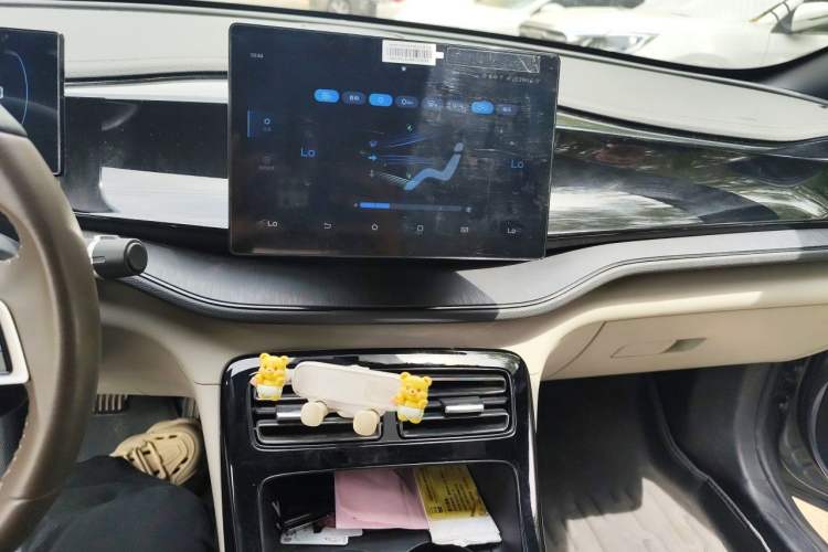Used BYD Qin PLUS 2024 HONOR Edition DM-i 55KM Leading Model Audio And AC Panel