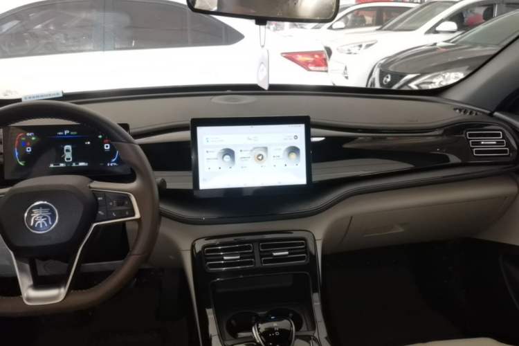 Used BYD Qin PLUS 2024 HONOR Edition DM-i 55KM Leading Model Audio And AC Panel
