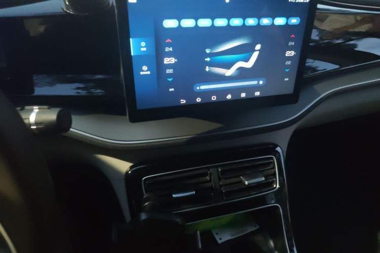 Used BYD Qin PLUS 2024 Honor Edition EV 420KM Beyond Model Audio And AC Panel