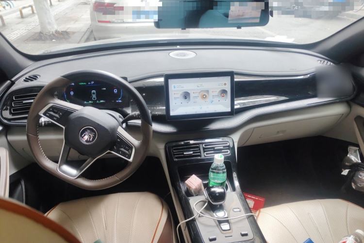 Used BYD Qin PLUS 2024 HONOR Edition DM-i 55KM Leading Model Center Console